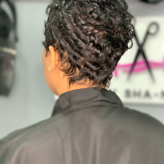 Short curls in the salon